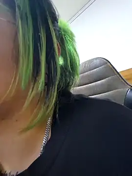 lucky-leah online show from November 2025 03:43:01 AM