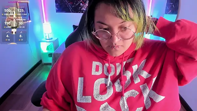 lucky-leah online show from November 2025 03:43:01 AM