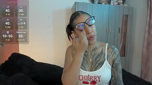 Snapshot of Kayla_foxxy chatting on November 2025 03:32:01 AM Kayla foxxy online show from November 2025 03:32:01 AM