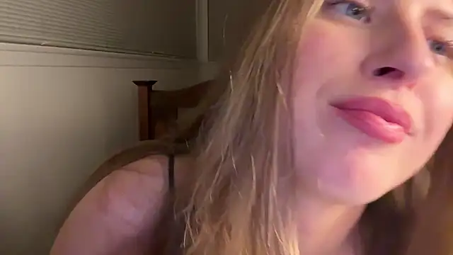 YUMIandbigWOLF online show from April 2026 03:57:02 AM
