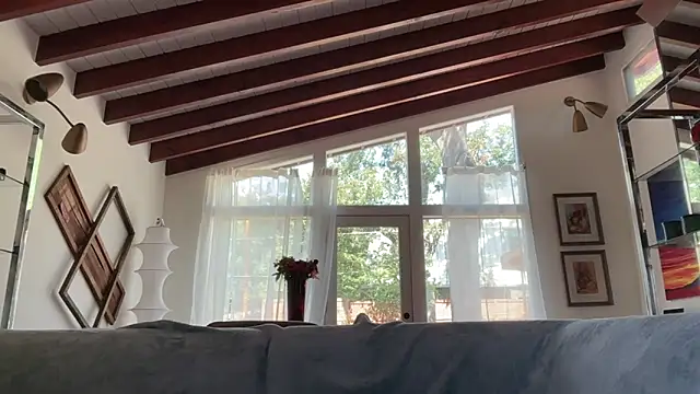 YUMIandbigWOLF online show from September 2025 07:20:01 PM