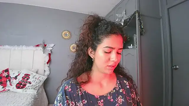 Snapshot of arteverena chatting on December 2024 08:58:01 PM arteverena online show from December 2024 08:58:01 PM