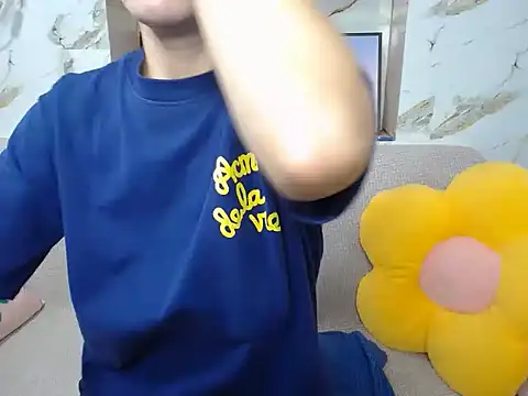 Love bug15 online show from October 2025 03:20:01 AM