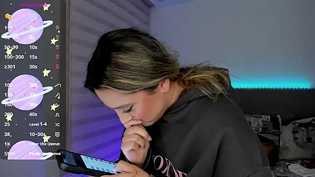 April se online show from January 2025 07:25:02 AM