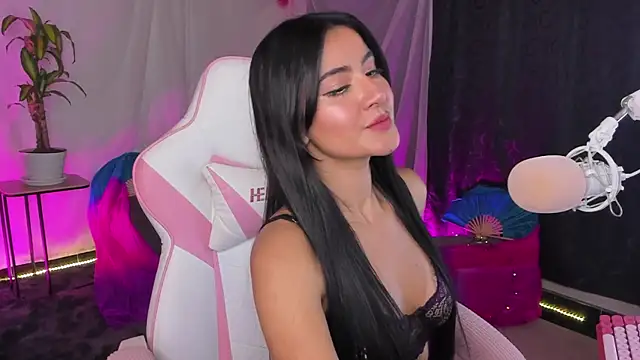 Snapshot of Violetta_kim1 chatting on May 2026 09:46:01 PM Violetta kim1 online show from May 2026 09:46:01 PM