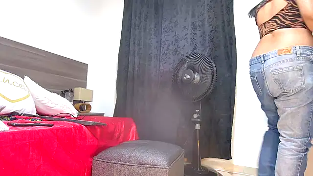 Mila cams1  online show from September 2025 04:01:01 AM