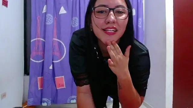 Snapshot of LuciaTomson chatting on May 2026 12:32:01 AM LuciaTomson online show from May 2026 12:32:01 AM