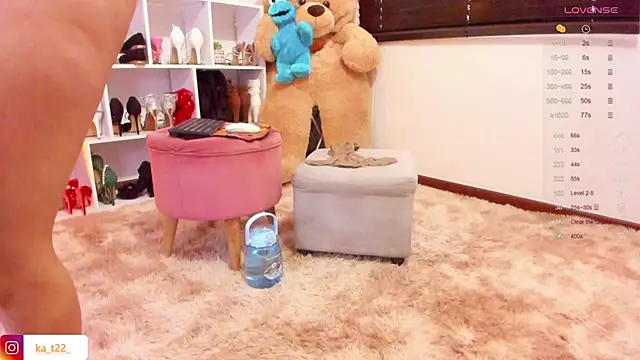 kariina  22 online show from September 2025 09:17:02 PM