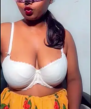 Snapshot of SLteena chatting on July 2026 03:23:01 AM SLteena online show from July 2026 03:23:01 AM