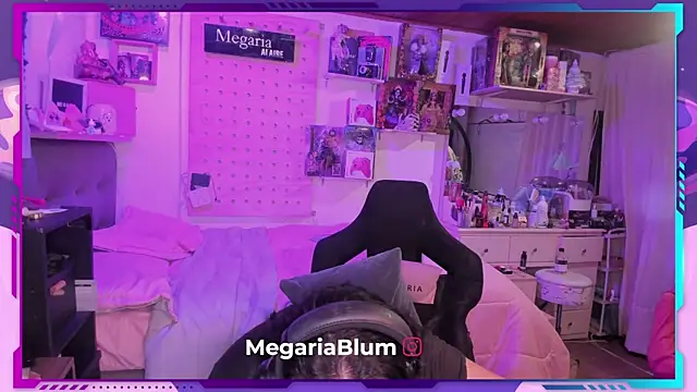 MegariaB online show from November 2025 04:38:02 AM