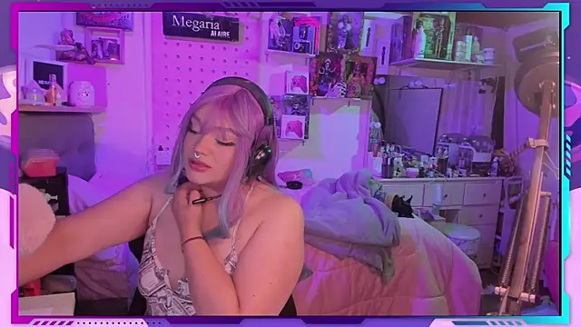 Snapshot of MegariaB chatting on October 2025 04:02:01 AM MegariaB online show from October 2025 04:02:01 AM