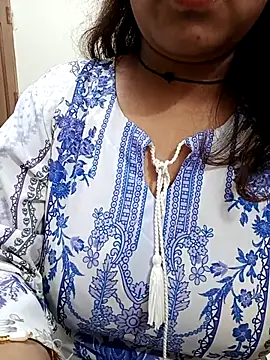 Dayna-36 online show from November 2025 04:22:02 PM