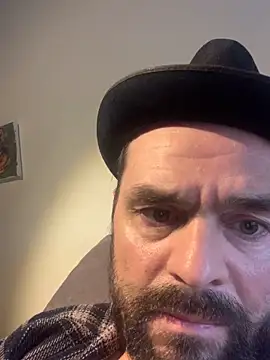 Snapshot of TB1977DK chatting on December 2025 09:26:01 AM TB1977DK online show from December 2025 09:26:01 AM