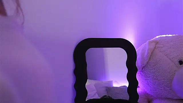 Snapshot of ivyleague_ chatting on February 2026 06:19:01 PM ivyleague online show from February 2026 06:19:01 PM