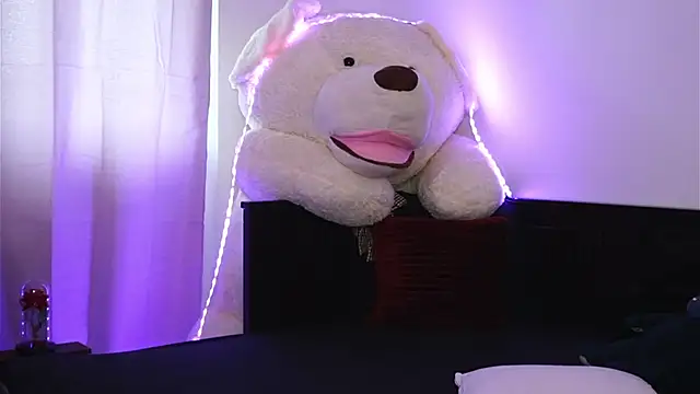 ivyleague  online show from April 2026 03:40:01 PM