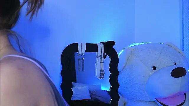 ivyleague  online show from March 2026 06:14:02 PM