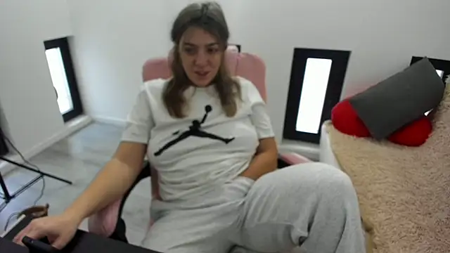 Snapshot of Dyana_Kaylinn chatting on February 2026 05:52:02 AM Dyana Kaylinn online show from February 2026 05:52:02 AM