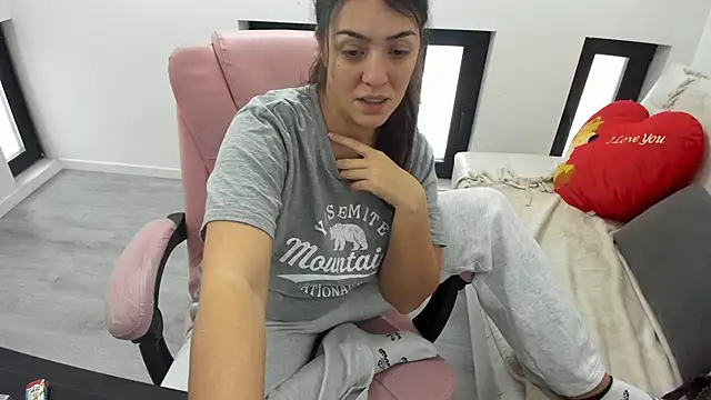 Snapshot of Dyana_Kaylinn chatting on February 2026 06:34:01 AM Dyana Kaylinn online show from February 2026 06:34:01 AM