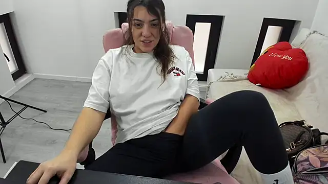 Snapshot of Dyana_Kaylinn chatting on February 2026 06:00:02 AM Dyana Kaylinn online show from February 2026 06:00:02 AM