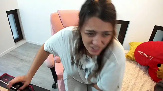 Snapshot of Dyana_Kaylinn chatting on November 2025 06:24:02 AM Dyana Kaylinn online show from November 2025 06:24:02 AM