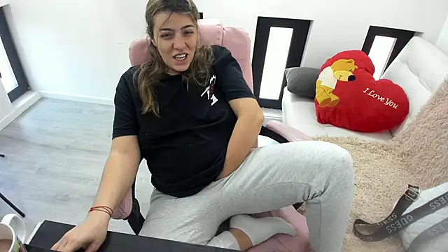 Dyana Kaylinn online show from April 2026 04:30:01 AM