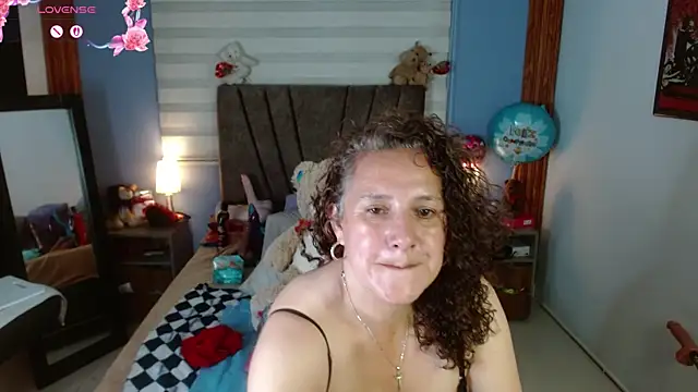 Snapshot of Nadia_84 chatting on June 2026 12:27:01 PM Nadia 84 online show from June 2026 12:27:01 PM