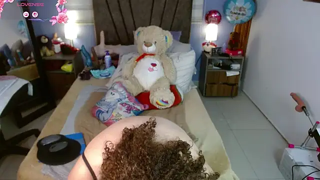 Snapshot of Nadia_84 chatting on June 2026 07:33:01 PM Nadia 84 online show from June 2026 07:33:01 PM