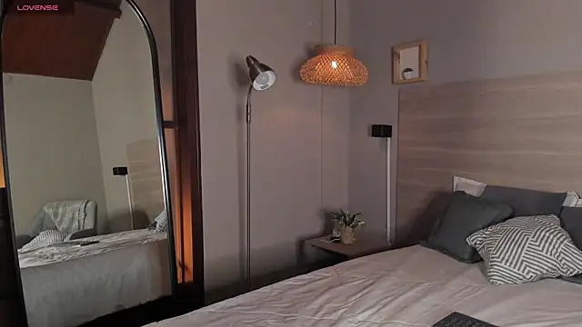 nayah   online show from April 2026 08:02:01 PM