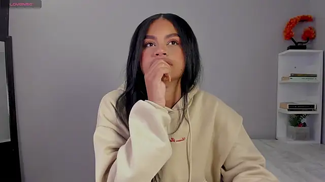 nayah   online show from November 2025 01:00:02 PM