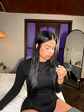 nayah   online show from December 2025 08:00:01 PM