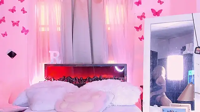 Snapshot of rosemonrooe chatting on February 2026 07:47:02 PM rosemonrooe online show from February 2026 07:47:02 PM