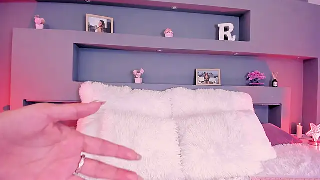 rosemonrooe online show from September 2025 02:23:01 PM