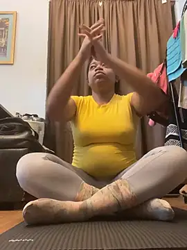 MommyConfident online show from July 2026 05:23:01 PM