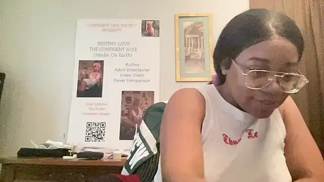 MommyConfident online show from May 2026 10:11:02 PM