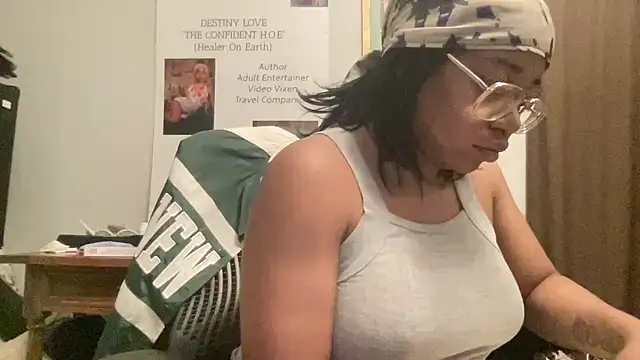 MommyConfident online show from May 2026 01:57:16 AM