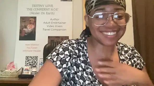 MommyConfident online show from June 2026 07:41:01 PM