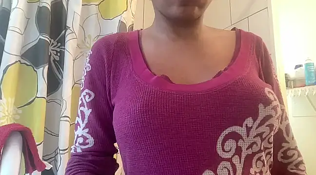 Snapshot of MommyConfident chatting on February 2025 09:10:02 PM MommyConfident online show from February 2025 09:10:02 PM