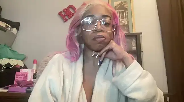 Snapshot of MommyConfident chatting on March 2025 12:01:02 AM MommyConfident online show from March 2025 12:01:02 AM