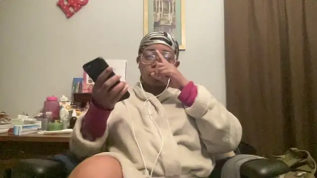 MommyConfident online show from December 2025 02:24:01 AM