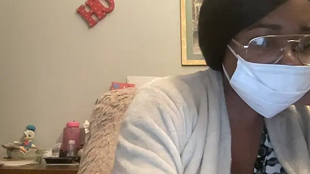 Snapshot of MommyConfident chatting on November 2025 08:57:02 PM MommyConfident online show from November 2025 08:57:02 PM