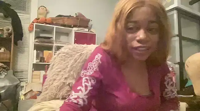 Snapshot of MommyConfident chatting on January 2025 09:51:02 AM MommyConfident online show from January 2025 09:51:02 AM