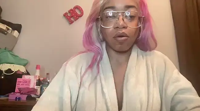 Snapshot of MommyConfident chatting on March 2025 04:00:01 AM MommyConfident online show from March 2025 04:00:01 AM
