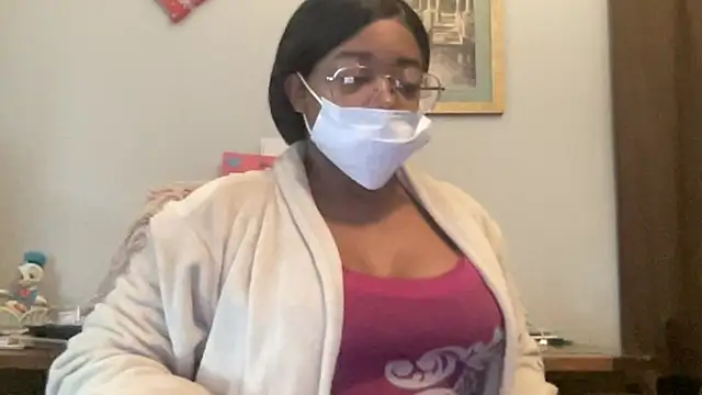 Snapshot of MommyConfident chatting on November 2025 03:05:02 PM MommyConfident online show from November 2025 03:05:02 PM