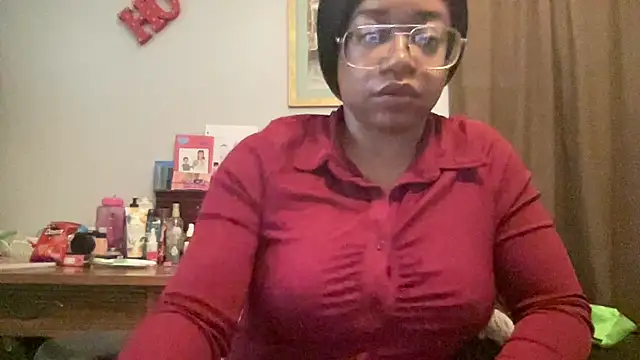 Snapshot of MommyConfident chatting on September 2025 02:44:02 PM MommyConfident online show from September 2025 02:44:02 PM