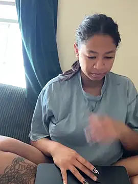 VanessaBling online show from November 2025 03:39:01 PM