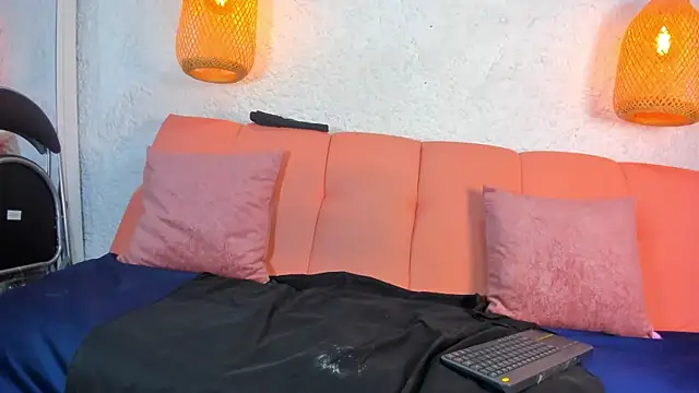 emiily s online show from November 2025 12:06:01 PM