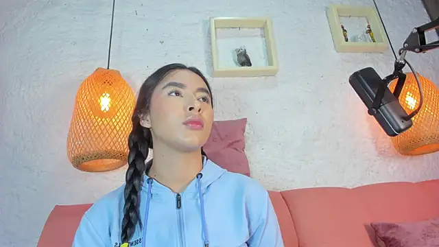 emiily s online show from November 2025 12:09:02 PM