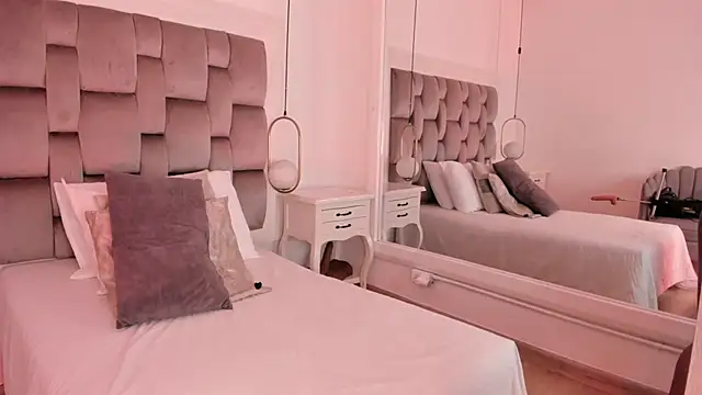 PamelaMendez  online show from November 2025 04:05:01 AM