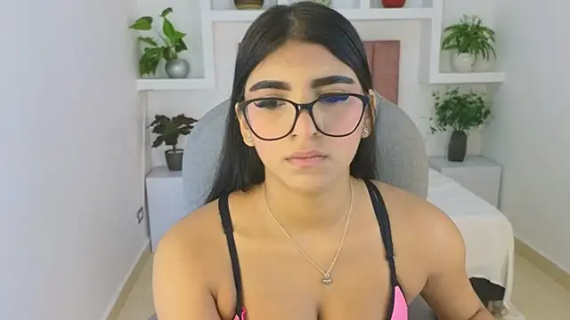 Snapshot of maiaa_ruiz chatting on May 2026 01:50:01 PM maiaa ruiz online show from May 2026 01:50:01 PM