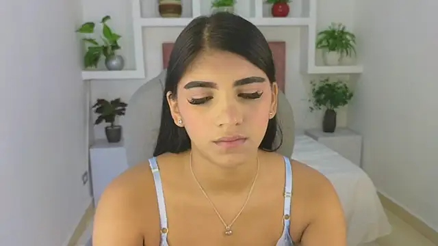 Snapshot of maiaa_ruiz chatting on May 2026 01:51:01 PM maiaa ruiz online show from May 2026 01:51:01 PM